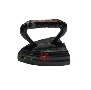 VINTAGE 1950S BLACK FLORAL CAST IORN - CLOTHING IRON SALT/PEPPER SHAKER 🖤